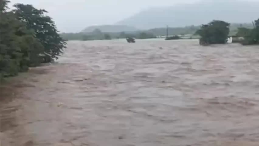 मानिकपुर: बाढ़ और बारिश से मानिकपुर क्षेत्र में भारी तबाही, कई गांवों का संपर्क टूटा, घर हुए छतिग्रस्त
