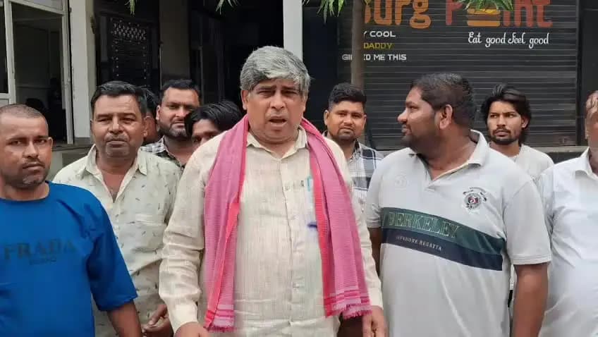 #पटियाली विधानसभा के गांव पचपोखरा में बिजली की समस्या को लेकर आज बिजली विभाग के अधिकारी से बिजली व्यवस्था सुधारने की बात की। गाँव में ट्रांसफार्मर की क्षमता बढ़नी है और जर्जर तार बदले जाने हैं।