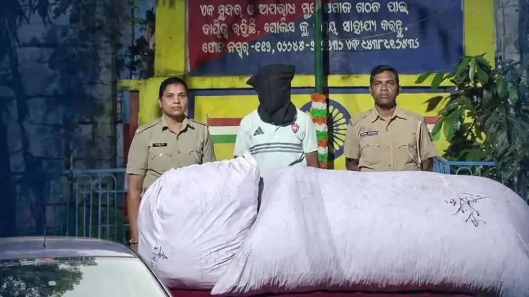 ଲଖନପୁର: ୬୧.୨୮୦ କେଜି ଗଞ୍ଜେଇ ସହ ଗାଡ଼ି ଜବତ, ଏନ୍ଡିପିଏସ୍ ଆଇନରେ ମାମଲା ରୁଜୁ