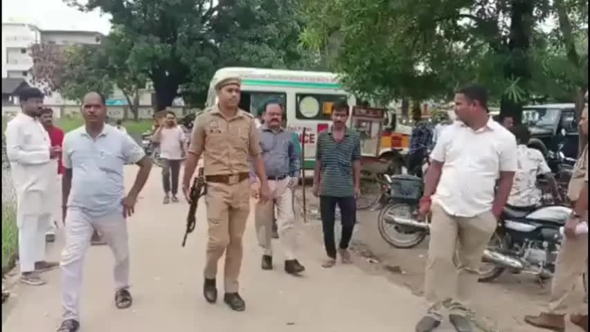 तिलोई: अमेठी में टैंकर की टक्कर से बेकाबू हुई स्कूल बस, घर में घुसी; 25 बच्चे हुए घायल