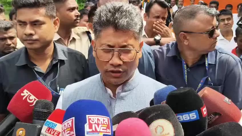 মৰিগাঁও: লাহৰিঘাটৰ অন্তৰ্গত বৰচলাত বিজেপিৰ বিশাল ৰাজহুৱা সভা, সভাত উপস্থিত মন্ত্ৰী পিযুষ হাজৰিকা