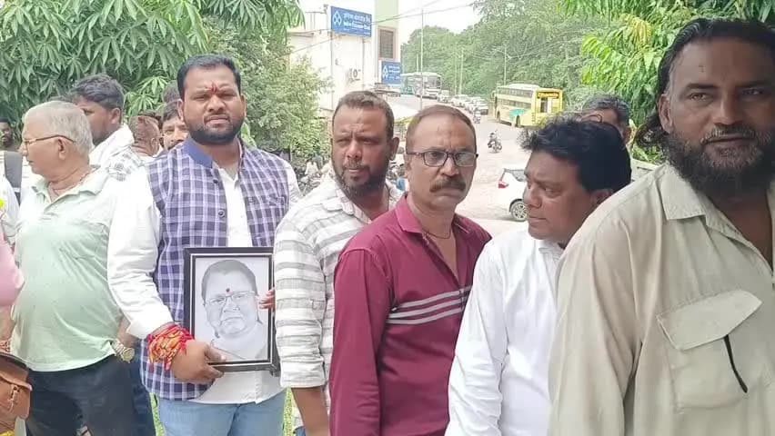 बांसवाड़ा: नगर निकाय चुनाव में नामांकन के आखिरी दिन उमड़ी भारी भीड़, तीन अलग-अलग दफ्तरों में दिनभर डटे रहे प्रत्याशी और समर्थक