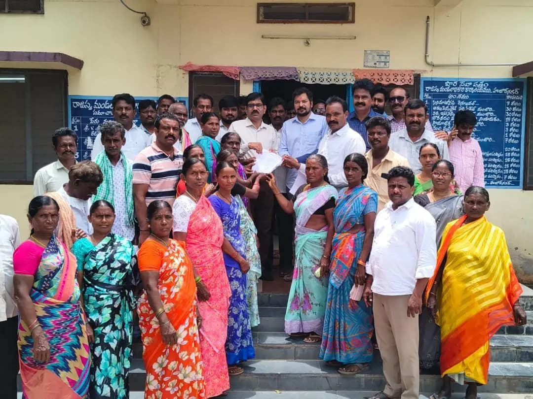 హుజూర్ నగర్: నాగార్జున సాగర్ నీరు ఉన్నా అందడం లేదు: అధికారుల తీరుపై రైతుల నిరసన