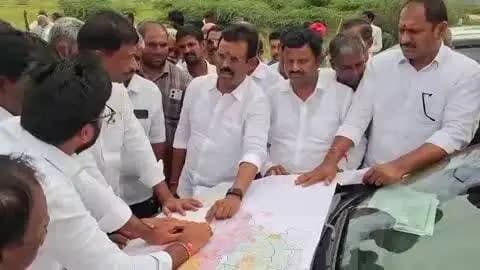 మహబూబ్ నగర్ అర్బన్: అడ్డాకుల మండలంలో బ్రాంచ్ కెనాల్,KLI డిస్ట్రిబ్యూటరీ కెనాల్ పెండింగ్ పనులను, సంబంధిత అధికారులతో కలిసి పరిశీలించిన ఎమ్మెల్