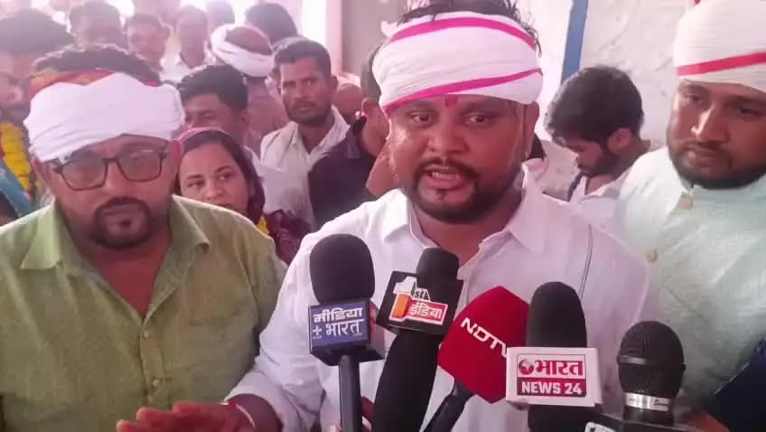 धरियावद: धरियावद नगरपालिका चुनाव के लिए BAP प्रत्याशी नामांकन के दौरान MLA थावरचंद डामोर ने जनता से की बात