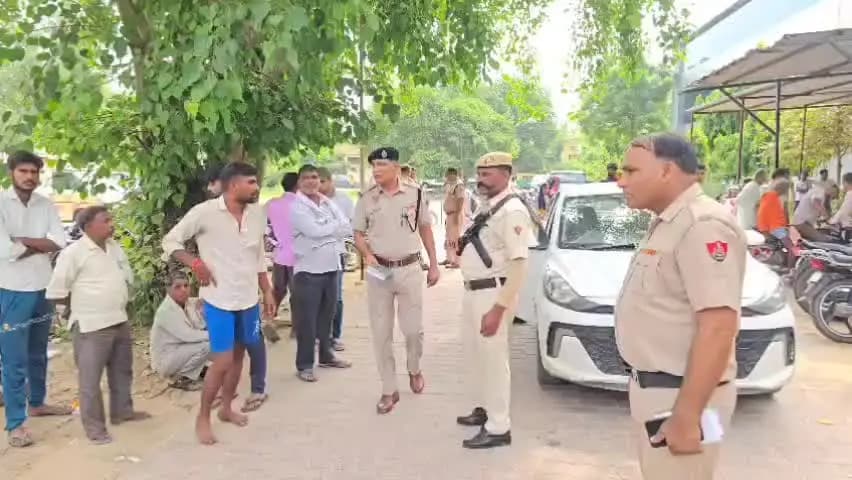 पलवल: केएमपी एक्सप्रेसवे पर श्रद्धालुओं से भरी पिकअप खड़े ट्रक से टकराई, 5 की मौत, 15 घायल