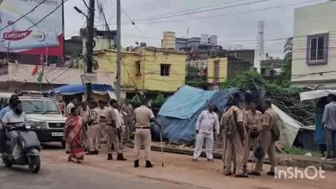 କଟକ ସଦର: ସହରର ବକ୍ସ ଡ୍ରେନ ଉପରେ ବେଆଇନ ଜବରଦଖଲକୁ ଉଚ୍ଛେଦ କରୁଛି କଟକ ମହାନଗର ନିଗମ