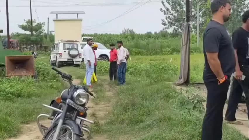 हसनपुर: मिर्जापुर की गौशाला में पशुओं की गंभीर हालत पर बजरंग दल के पदाधिकारियों ने किया हंगामा