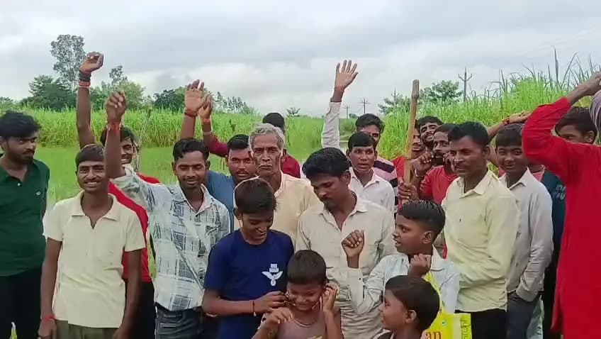 लखिमा पुर रामनगर काल माझर रामपुर इस गांव में कोई सुनवाई नहीं हो राही हे 35 साल से सुनवाई ना हो राही हे इस गांव कोई सार क
