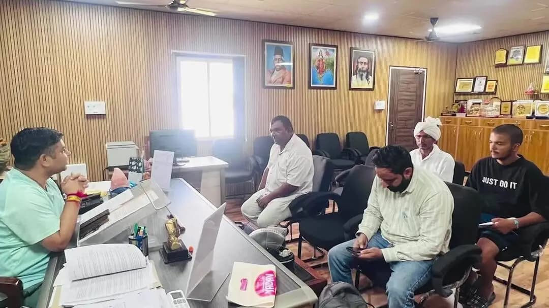 नजफगढ़: पार्षद अमित खरखड़ी ने सुनीं जनता की समस्याएं, अधिकारियों को त्वरित कार्रवाई के निर्देश