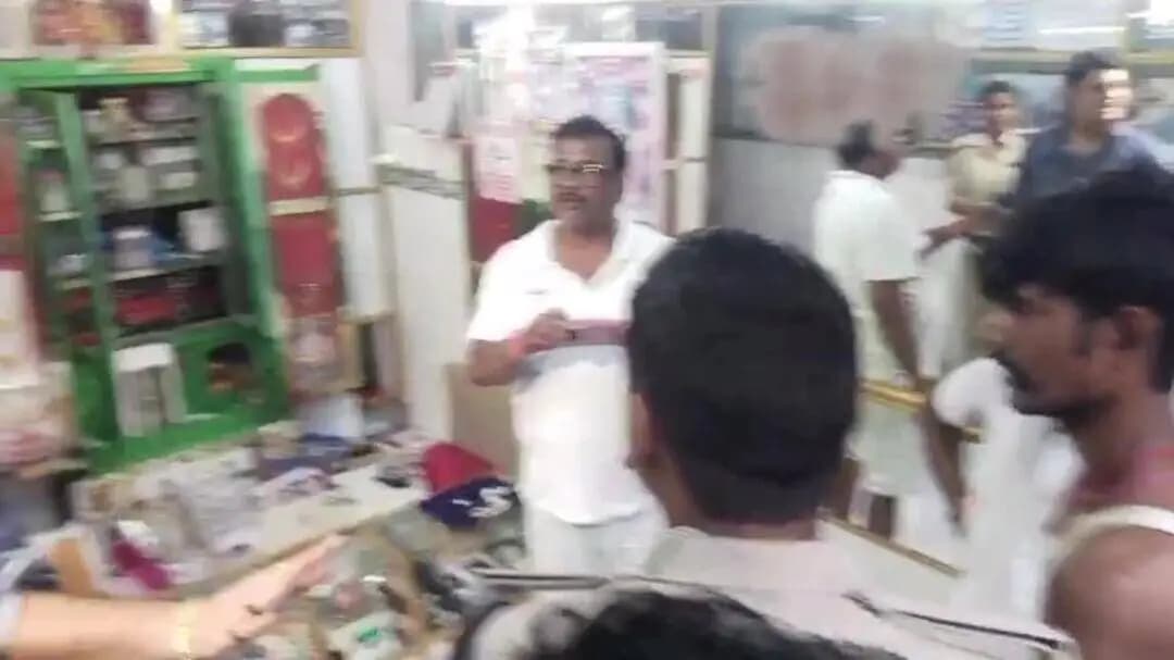 महनार: महनार में बच्ची के गले से सोने का लॉकेट झपटने वाला आरोपी गिरफ्तार, सोनार की दुकान से लॉकेट बरामद