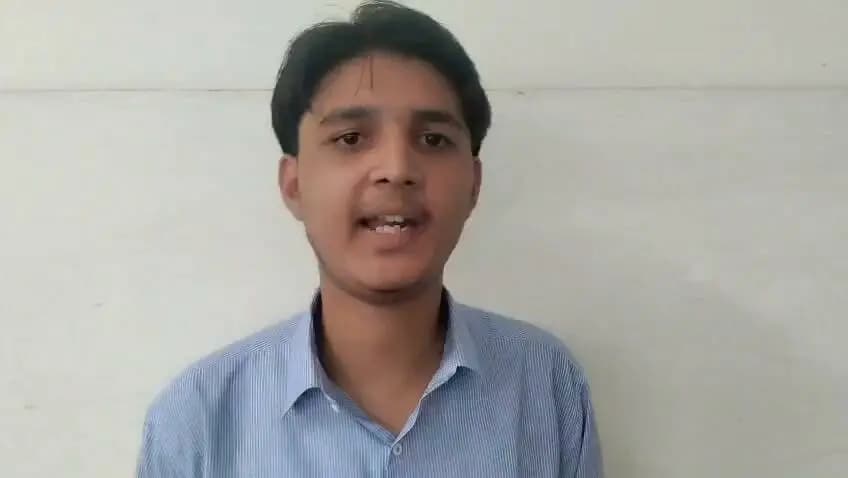 ➡️ #बैतूल जिले के छात्र अक्षय मंड्रे ने कक्षा 12 वीं में 83 प्रतिशत अंक प्राप्त करने पर प्रतिभाशाली विद्यार्थी प्रोत्साहन योजनांतर्गत लेपटॉप के लिए 25 हजार रुपये की राशि प्राप्त हुई। उन्होंने मुख्यमंत्री डॉ. मोहन यादव के प्रति आभार व्यक्त किया।
CM Madhya Pradesh
Jansampark Madhya Pradesh
Department of School Education, Madhya Pradesh
#Laptop4Students_MP
#JansamparkMP
#बैतूल
#betul