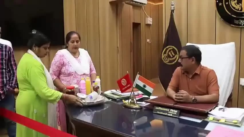 बरेली: हुनर के दम पर आत्मनिर्भर बन रहीं महिलाएं, SHG की दीदियों ने दिखाया कमाल