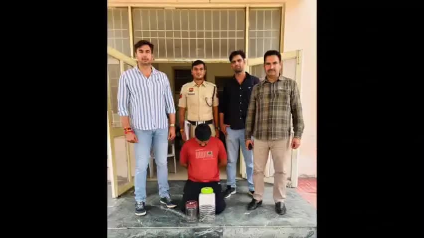 रोहतक: अपराध शाखा-1 रोहतक की टीम ने युवक को अवैध हथियार सहित किया गिरफ्तार, 2 देसी पिस्तौल व 4 रौन्द बरामद