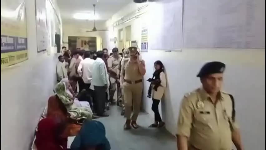 बबेरू: बबेरू सीएचसी में अविवाहित युवती ने नवजात शिशु को दिया जन्म, सूचना पर पहुंचे अपर एसपी और चाइल्ड केयर की टीम