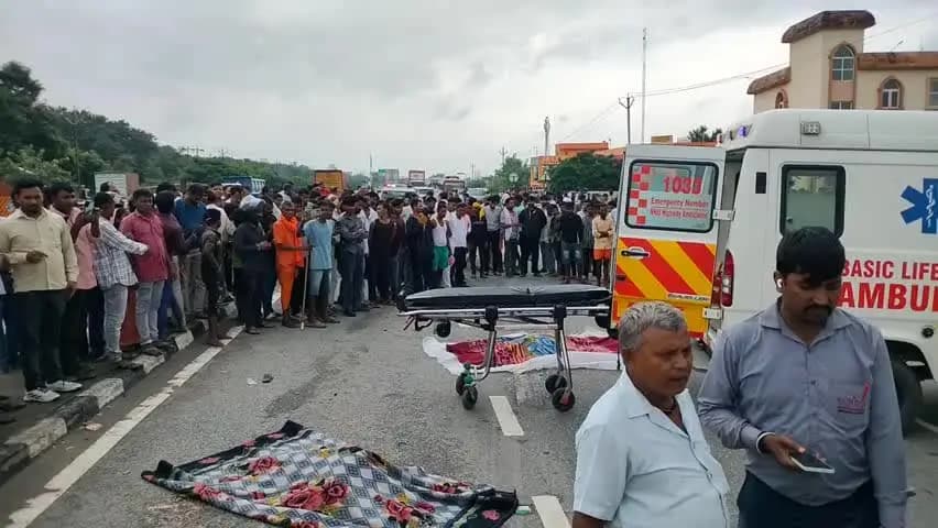 बोध गया: मगध विश्वविद्यालय गेट पर हाईवा ने बाइक सवारों को रौंदा, दो की मौत