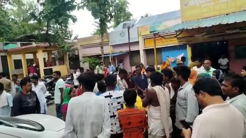 लहरपुर: लहरपुर कोतवाली क्षेत्र के अंतर्गत बिसवां मार्ग पर सड़क हादसे में एक युवक की दर्दनाक मौत, परिजनों का रो-रोकर बुरा हाल