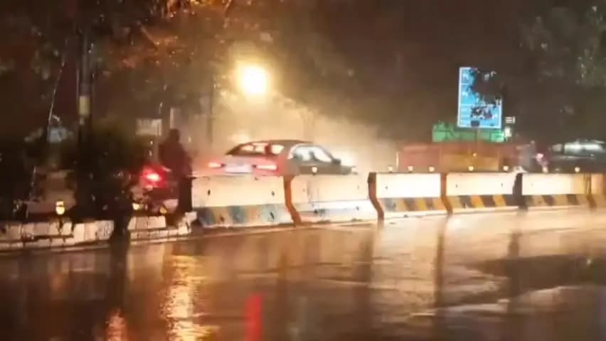 दिल्ली में मौसम ने बदला मिजाज, कई इलाकों में हुई झमाझम बारिश
