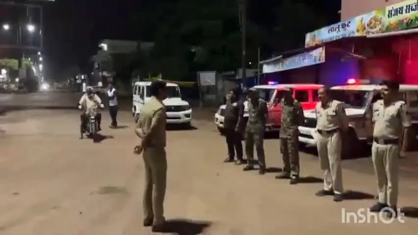 देवकर: बेमेतरा में पुलिस ने की सघन गश्त और चेकिंग, संदिग्ध वाहनों की डिक्की की खंगाली