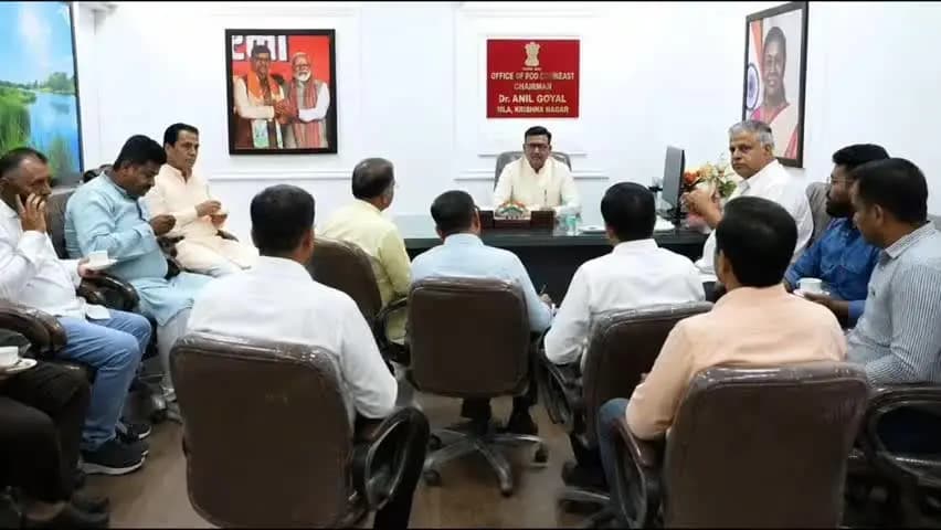 यमुना विहार: विधायक डॉ. अनिल गोयल ने अधिकारियों संग की समीक्षा बैठक, कृष्णा नगर के विकास कार्यों में तेजी के दिए निर्देश