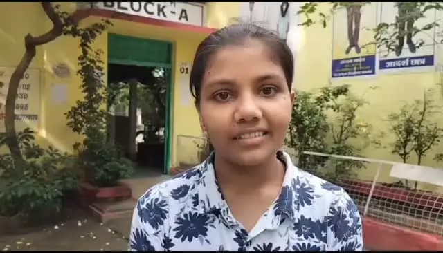 मैंने कक्षा 12वीं की बोर्ड परीक्षा 95.2 % अंकों से उत्तीर्ण की है। मुझे मुख्यमंत्री डॉ मोहन यादव जी द्वारा लैपटॉप हेतु 25,000 रू की राशि प्रदान की गई है। इसके लिए मुख्यमंत्री डॉ. मोहन यादव जी एवं मध्यप्रदेश सरकार का हार्दिक धन्यवाद।
कु. रिशिका साहू, शास.उत्कृष्ट विद्यालय रायसेन
#Raisen Jansampark Madhya Pradesh