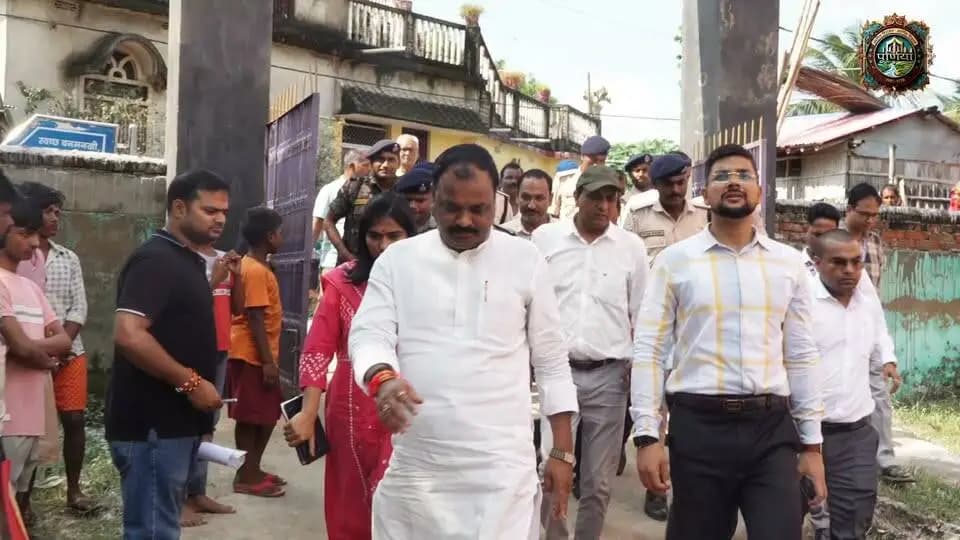 जिला पदाधिकारी महोदय द्वारा बनमनखी नगर परिषद के वार्ड संख्या 25 में आयोजित नगर सहयोग शिविर का जायजा लिया गया।
Information & Public Relations Department, Government of Bihar