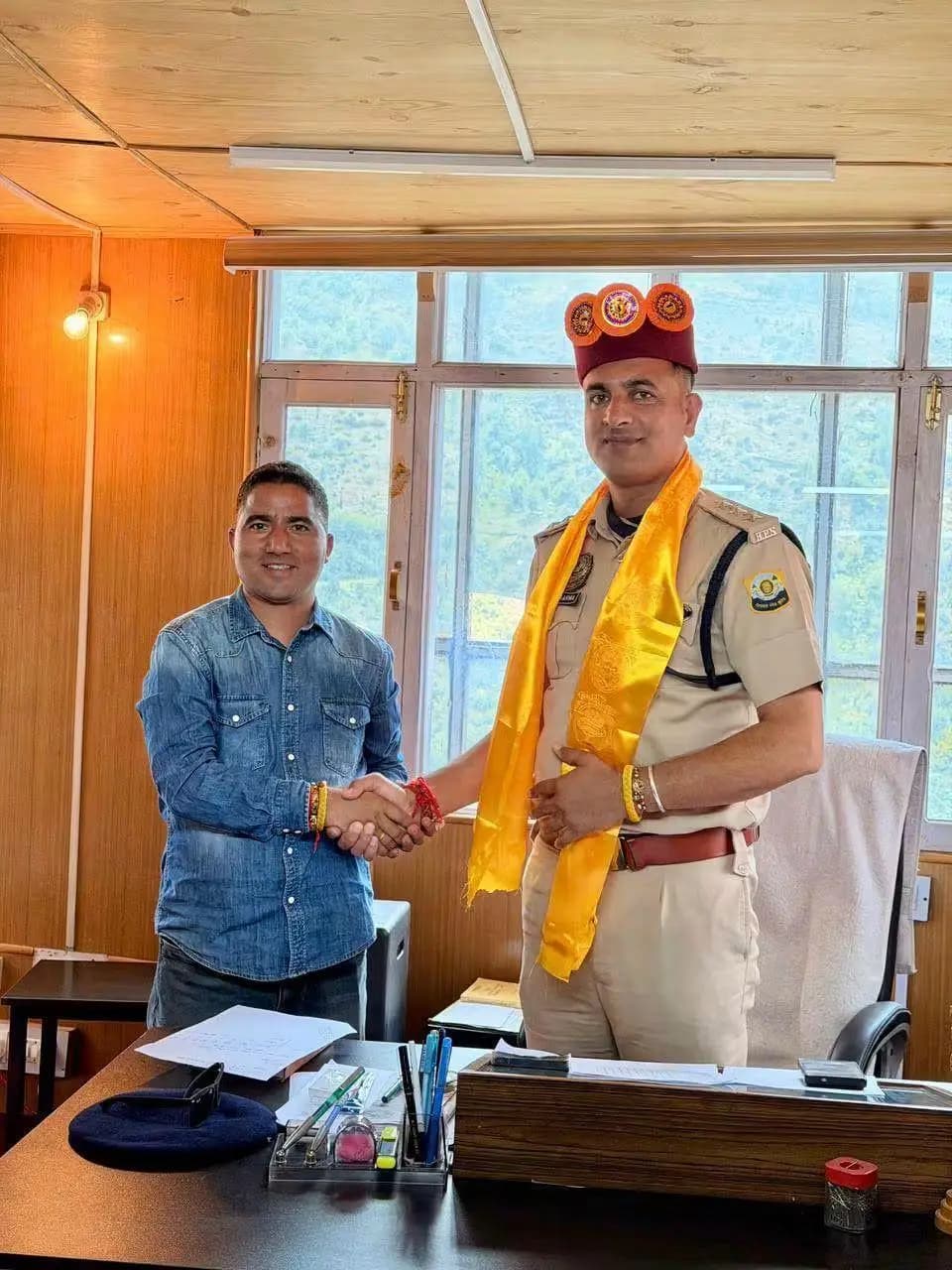 उदयपुर: नवनियुक्त डीएसपी के.डी. शर्मा से खुशाल ठाकुर ने की मुलाकात, नशे और ट्रैफिक जाम समस्या पर चर्चा
