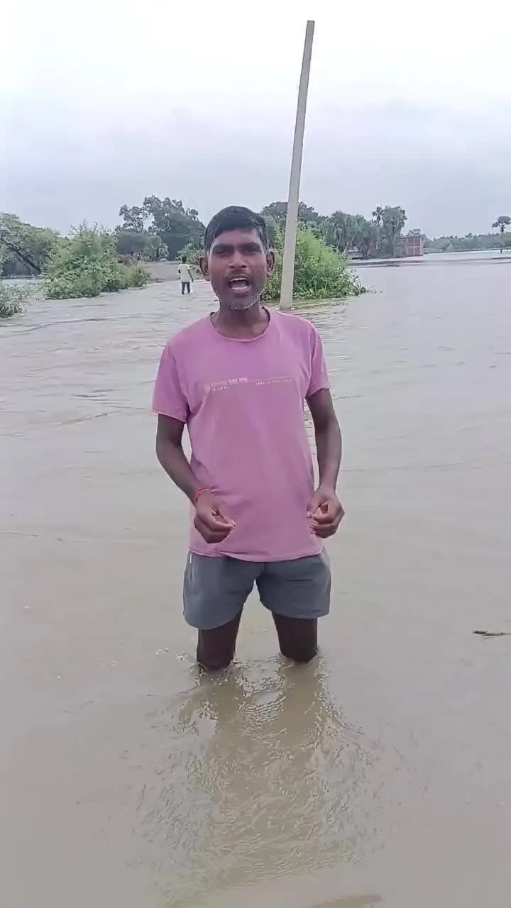 मदाड़ नदी का कहर तेमुरा में आम जन लोगों पर खतरा सभी पशुओं को जीना मुश्किल , सड़क के ऊपर से बाढ का बहाव ' सभी रास्ता बंद