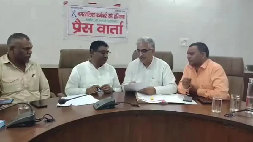 फरीदाबाद: फ़रीदाबाद में सफाई कर्मचारियों की हड़ताल 6 सितंबर तक बढ़ी, मांगें पूरी न होने पर आंदोलन तेज करने की चेतावनी