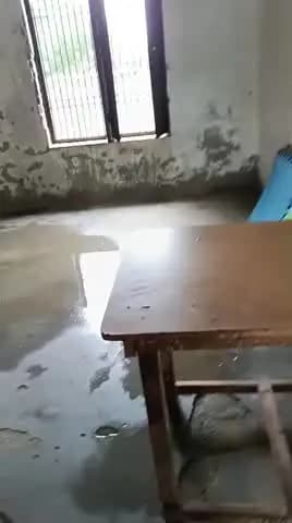 विकास खंड टूंडला ग्राम पंचायत कुतुकपुर साहब के गांव बजहेरा मै आंगनवाड़ी केंद्र संचालित है जिसमें वर्षा मै अंदर पानी भरा