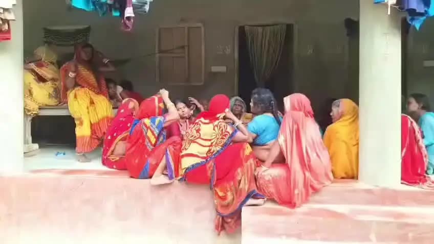 दरभंगा: लवानी पुल के किनारे जंगल में मिला 28 वर्षीय युवक का शव, आक्रोशित ग्रामीणों ने सड़क जाम कर विरोध जताया
