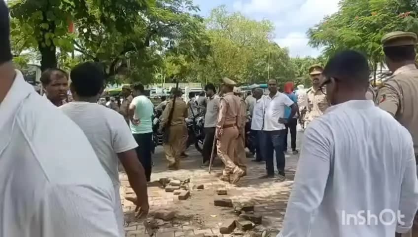 निचलौल: निचलौल में वन विभाग ने अपनी जमीन से हटाया अवैध अतिक्रमण