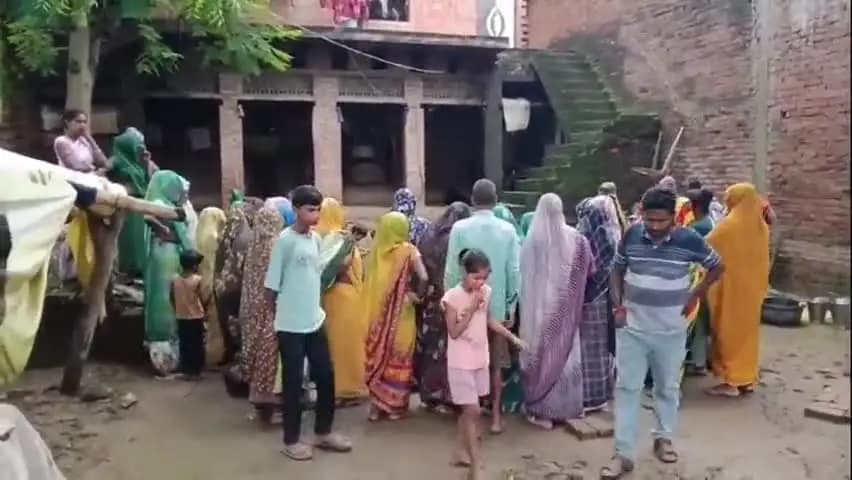मंझनपुर: प्रयागराज में बोरी के नीचे दबकर घायल मजदूर ने तोड़ा दम, कना मालिक पर लापरवाही का आरोप, ओसा चौराहे पर हुआ हादसा