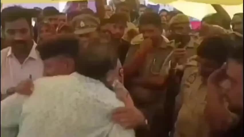 सिराथू: चार बच्चों की लाशों को देख पिता ने अंतिम संस्कार से किया इंकार, रोते हुए पिता को सिराथू सीओ ने मनाया और खुद भी रोए