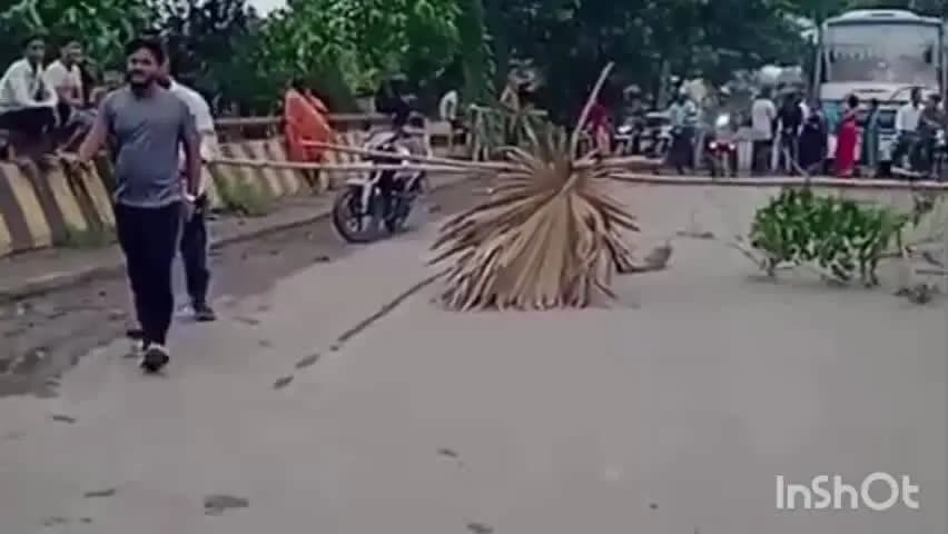 राजापाकर: राजापाकर थाना क्षेत्र के डैनी पुल के पास सड़क हादसे में एक व्यक्ति की मौत, आक्रोशित लोगों ने किया सड़क जाम