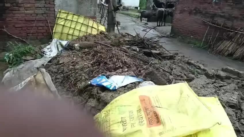 ग्रम करिखीला गांव का हरसानी काची दावल पलटी हुई है हरसानी