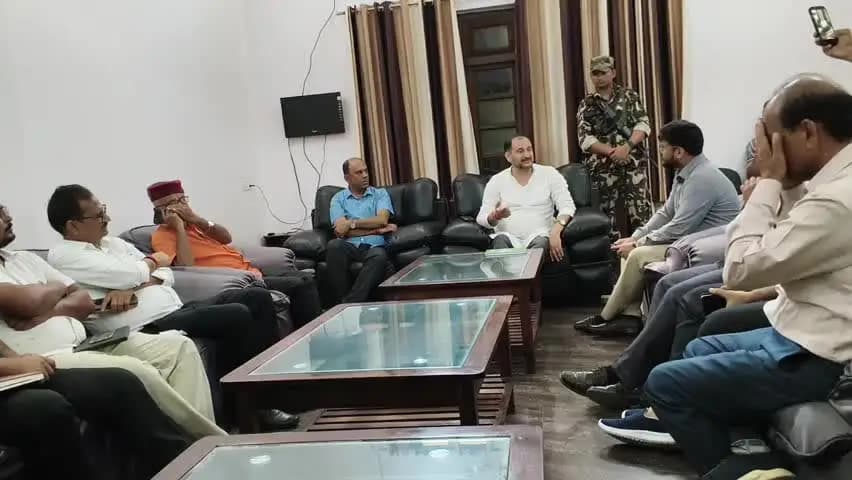 बसंतपुर: वीरपुर का गोल चौक दिल्ली, मुंबई और विदेशों की तर्ज पर होगा विकसित, विधायक ने विभागों के पदाधिकारियों संग की लंबी बैठक