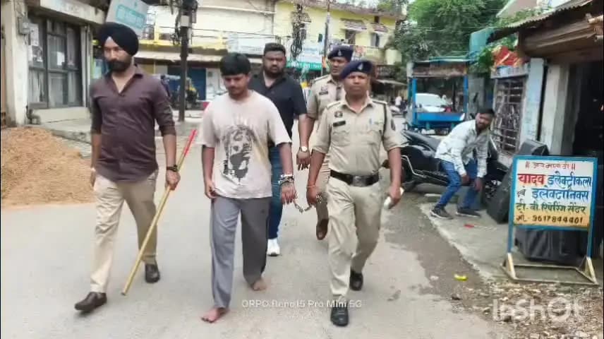 रायपुर: मामूली बातों पर विवाद के बाद 18 बार चाकू से गोदकर लहूलुहान हालत में सड़क पर फेंका गया, पेट्रोलिंग ने अस्पताल पहुंचाया