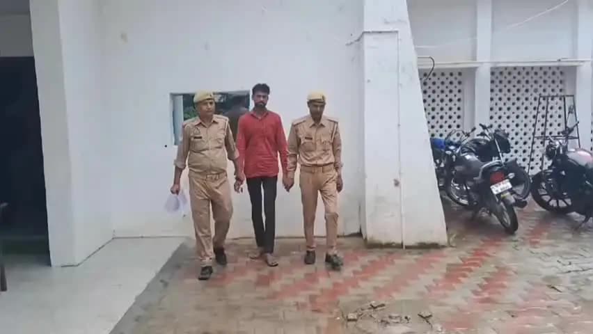 अलीगंज: नाबालिग से दुष्कर्म और अपहरण के मामले में अभियुक्त को गिरफ्तार किया, थाना राजा का रामपुर पुलिस ने की कार्रवाई