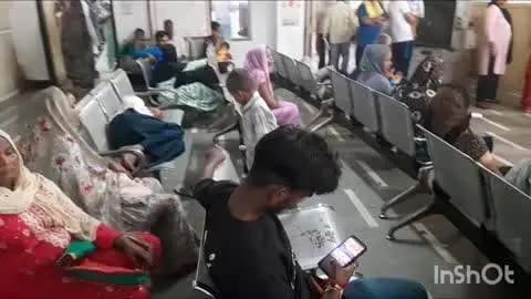 हाथरस: जिला अस्पताल में 2500 की ओपीडी में डेंगू और मलेरिया के लगभग 150 मरीज प्रतिदिन करा रहे खून की जांच
