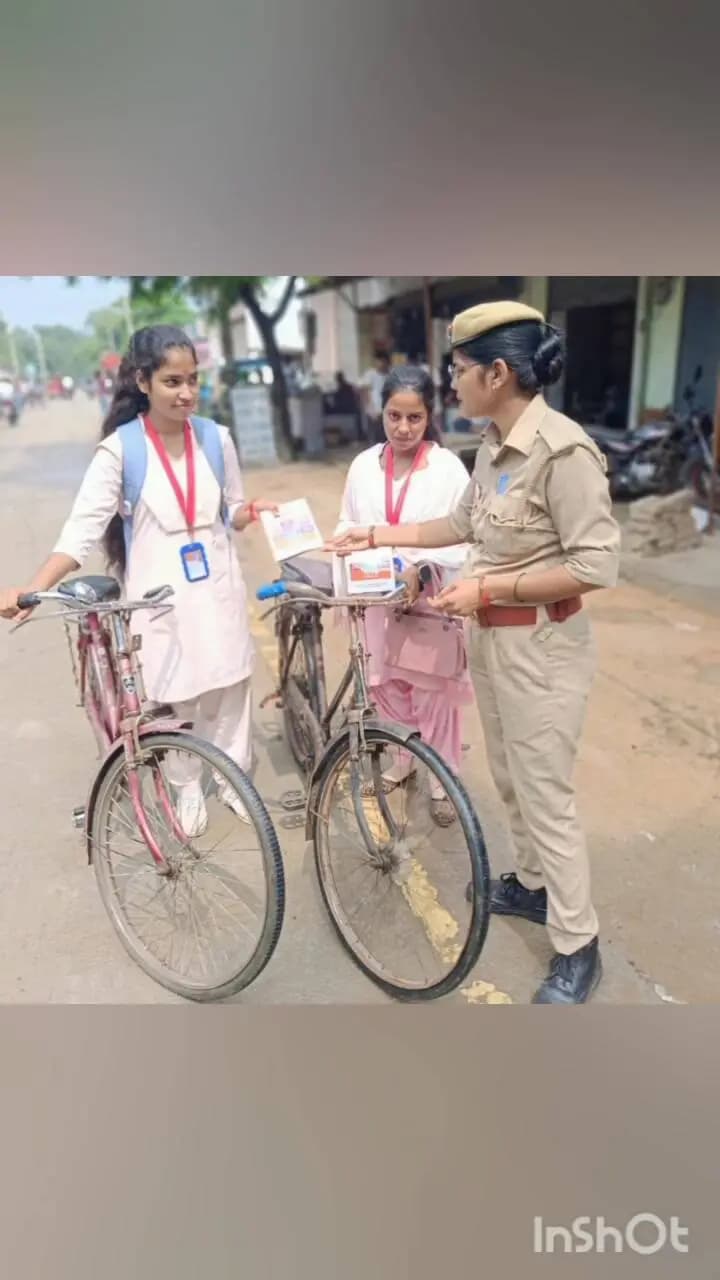 देेेवरिया: देवरिया में मिशन शक्ति फेज-5.0 के तहत महिलाओं को हेल्पलाइन नंबर और योजनाओं की जानकारी