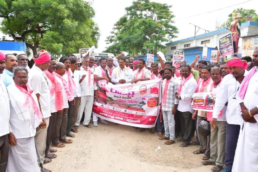 వనపర్తి: వనపర్తిలో బీఆర్ఎస్ పాదయాత్ర: రహదారి నిర్మాణం కోసం నిరసన