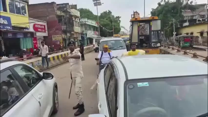 बिहिया: बिहिया आरओबी पर लगा भीषण जाम, जाम हटाने में जुटी पुलिस