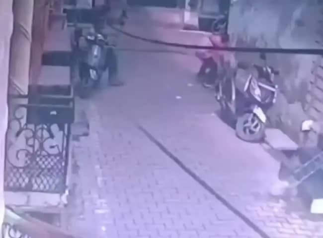 जसपुर: जसपुर में बैडमिंटन विवाद के चलते किशोर की हत्या का मामला, सीसीटीवी वीडियो सामने आया, सोशल मीडिया पर हो रहा वायरल