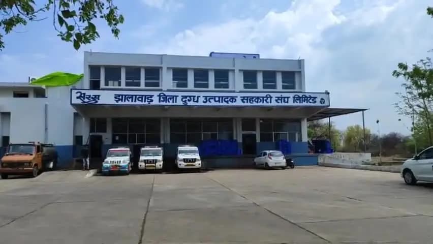 झालरापाटन: दूध की आपूर्ति बाधित करने वालों पर होगी सख्त कानूनी कार्रवाई, सरस बूथों पर दूध की आपूर्ति जारी रखने के निर्देश