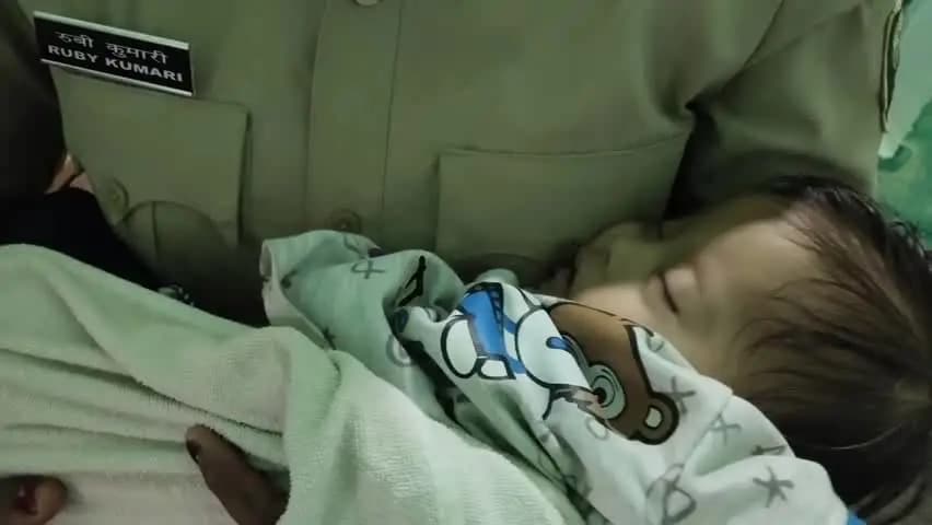 नाथनगर: अनाथालय रोड पर झोले में रोता मिला 4 माह का मासूम, टोटो चालक ने घर ले जाकर पुलिस को सौंपा