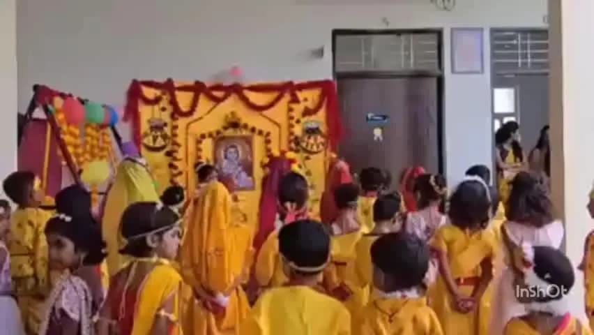 निचलौल: सिसवा में जन्माष्टमी पर सजी कृष्ण-राधा की मनमोहक झांकी
