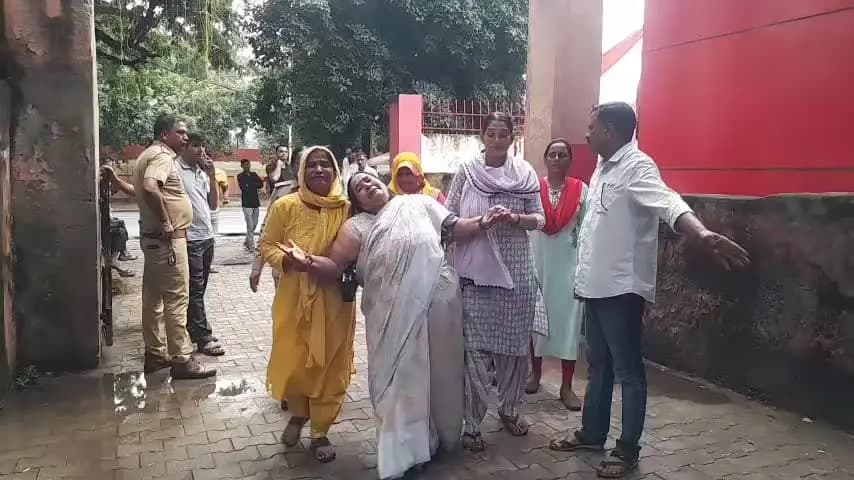 मथुरा: पारिवारिक कलह में एसपी ट्रैफिक के पेशकार दरोगा ने खुद को मारी गोली, मां-बाप का रो-रोकर बुरा हाल