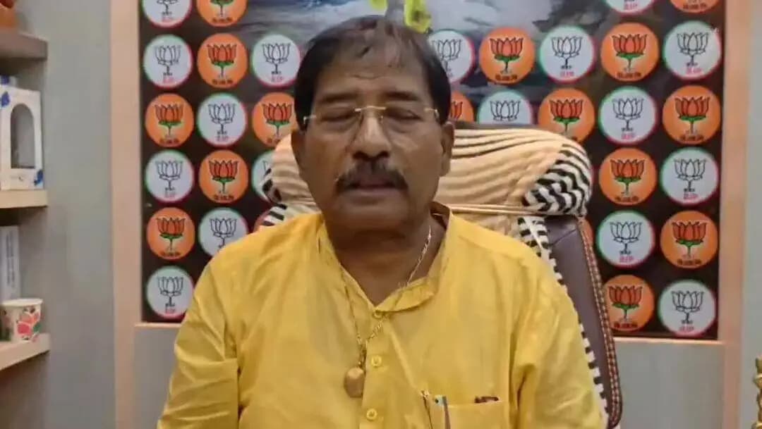রানাঘাট ১: মধ্যরাতে সমাজ মাধ্যমে কি বার্তা দিলেন রানাঘাটের সাংসদ