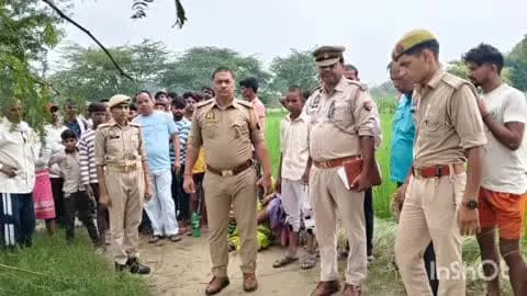बिधूना: बेला थाना क्षेत्र के बरौली गांव निवासी युवक का शव पेड़ से लटका मिला, घटना की जांच में जुटी पुलिस